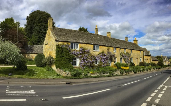 Tradiční vesnice Cotswold Anglie uk — Stock fotografie