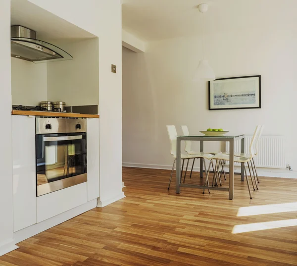 Cocina en casa recién restaurada — Foto de Stock