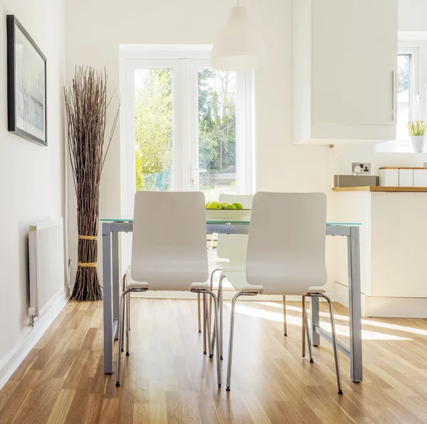 Keuken in de onlangs gerestaureerde huis — Stockfoto