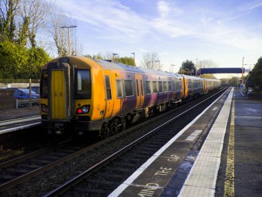 İngiliz Demiryolları banliyö yolcu tren istasyonu Batı Midlands İngiltere