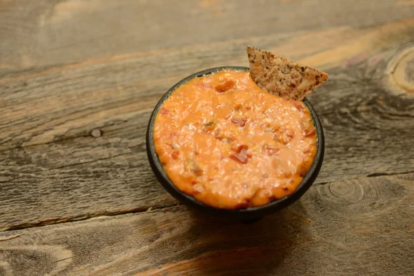 Vegan chips and dip — Stock Photo, Image