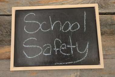 okul safetyt yazı tahtası üzerinde
