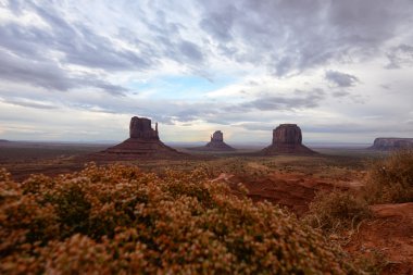 Bir yağmurlu günde Monument Valley