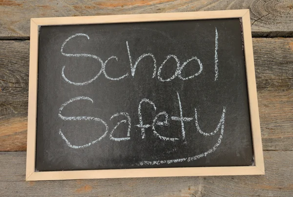 okul safetyt yazı tahtası üzerinde