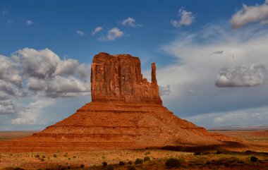 Monument Valley ünlü sol mitten anıt eski Batı