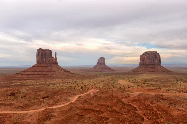 Monument Valley kasvetli bir günde — Stok fotoğraf