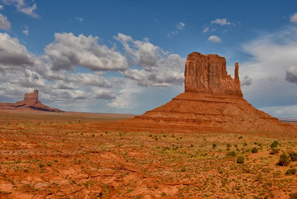 Monument Valley a levé rukavice památník — Stock fotografie
