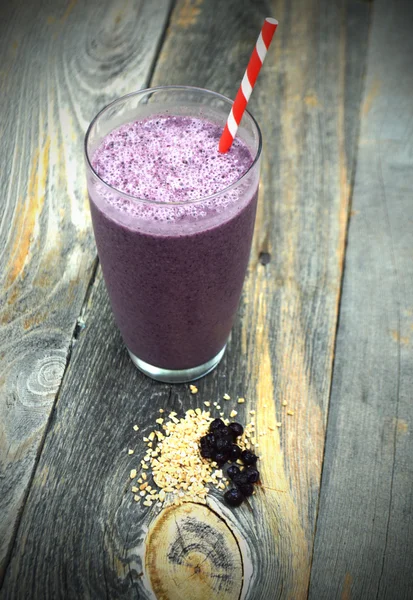 Blueberry and steel cut oats smoothie — Stock Photo, Image