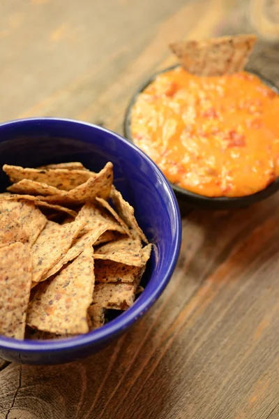 Vegan chipsy i nachos — Zdjęcie stockowe