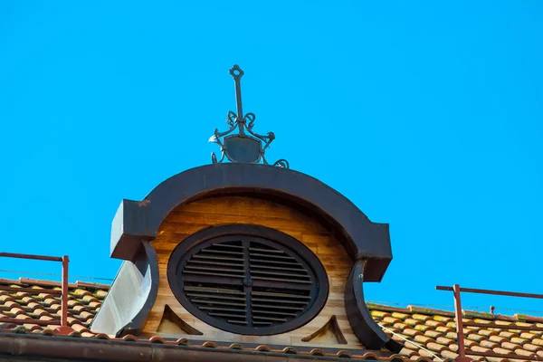 Vue sur le toit du bâtiment gros plan — Photo