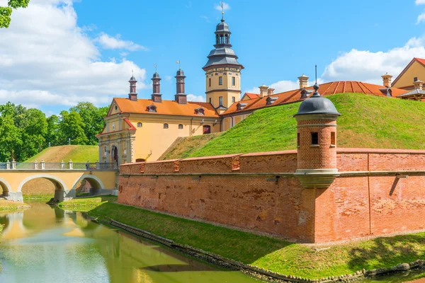 NESVIZH, BELARUS - August 18, 2015: beautiful medieval castle — Stock Photo, Image