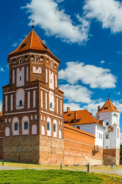 Mir hradní věž v Bělorusku — Stock fotografie