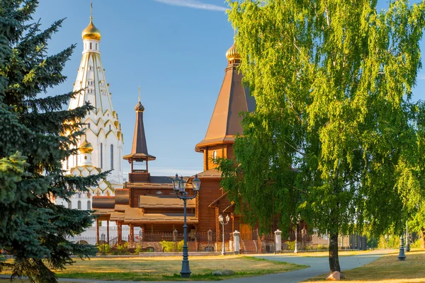 Igreja Ortodoxa de Todos os Santos em Minsk ao pôr do sol — Fotografia de Stock