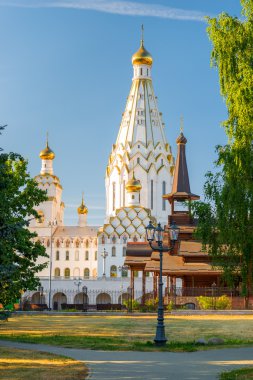 Dikey atış, Tapınak, All Saints gün batımında Minsk