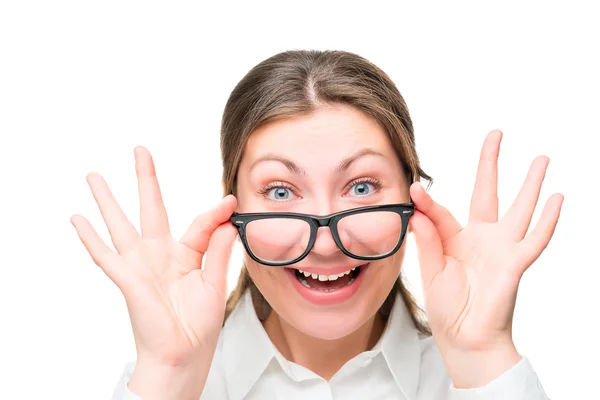 Эмоциональное женское лицо - офисный работник в очках — стоковое фото
