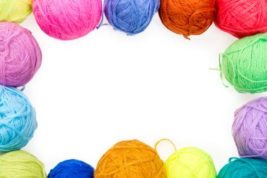 Beyaz afiş çerçeve renkli yün iplik ile