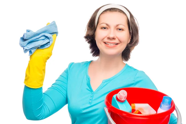 Divertente casalinga con straccio e un secchio su uno sfondo bianco isol — Foto Stock