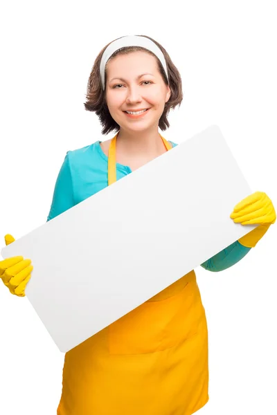 Dona de casa em avental amarelo segurando um cartaz branco isolado — Fotografia de Stock