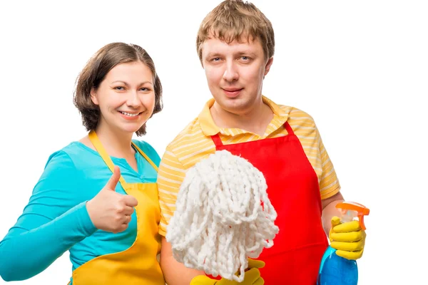 Ritratto orizzontale di una coppia felice con attrezzi per la pulizia su — Foto Stock