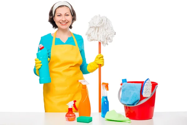 Főtt tisztítószerek, takarítás a ház, a Pünkösd a boldog háziasszony — Stock Fotó