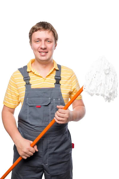 Ευτυχισμένος άνθρωπος με φόρμες που κατέχουν μια σφουγγαρίστρα για ένα λευκό φόντο μόνωσ — Φωτογραφία Αρχείου