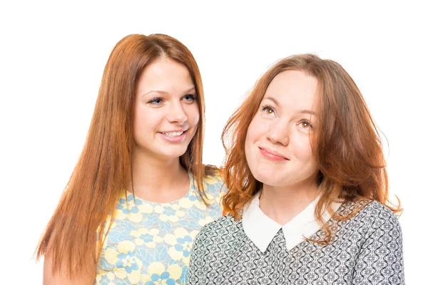 Portrét dvou krásných žen přátel izolovaných na bílém pozadí — Stock fotografie