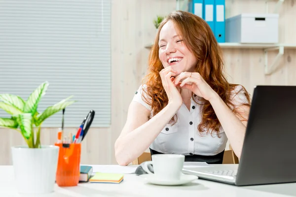 Happy successful business woman in office working — Stock Photo, Image