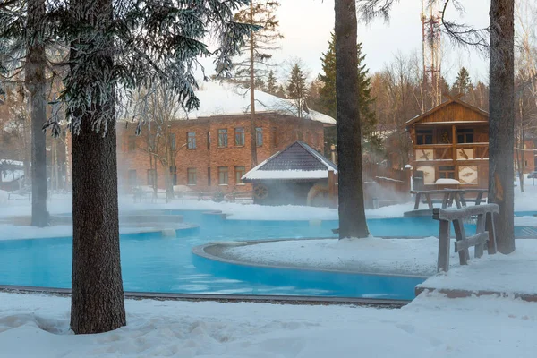 Piscina All Aperto Con Acqua Calda Inverno — Foto Stock