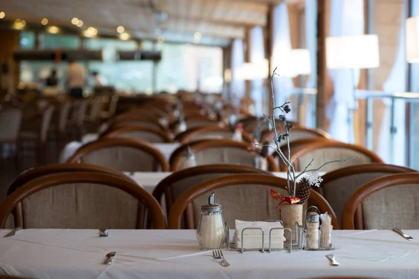 Interieur Des Restaurants Frisches Und Schlichtes Design — Stockfoto