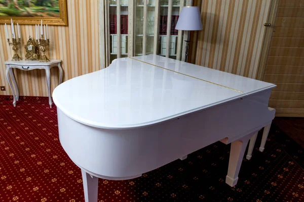 Living Room White Grand Piano — Stock Photo, Image