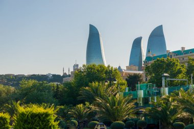 Bakü Gezinti Alanı ve Alev Kuleleri