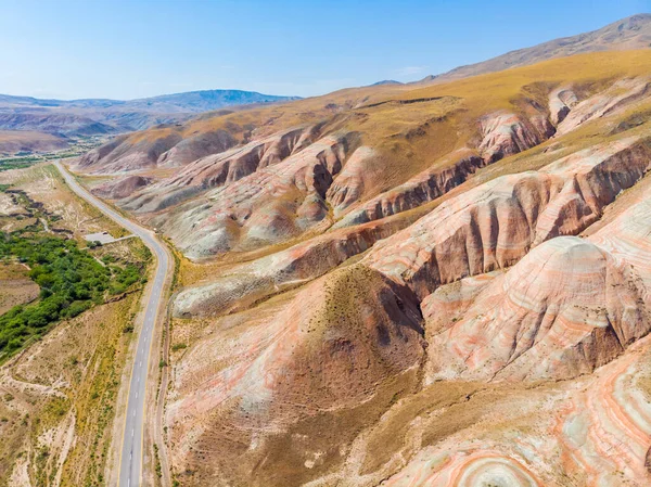 Cross Bed Candy Cane Mountains Azerbaijão Estrada Listras Coloridas Das — Fotografia de Stock