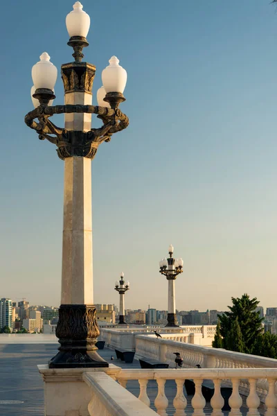 Şehir Merkezinde Panoramik Manzaralı Güzel Mermer Balustrad Bakü Azerbaycan — Stok fotoğraf