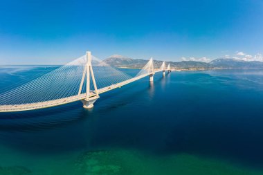 Panoramik hava manzaralı Köprü Rion-Antirion. Patras ve Antirrio şehirlerini birbirine bağlayan köprü