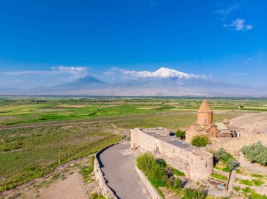 Ermenistan 'daki Top Virap Manastırı, Ararat yakınlarındaki turizm merkezi