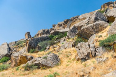 Azerbaycan 'daki park rezervi Gobustan' da antik kaya petroglifleriyle