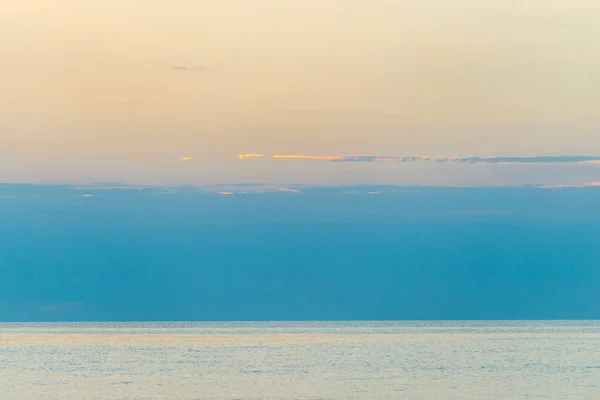 Modrá Obloha Mraky Mořem Západ Slunce — Stock fotografie