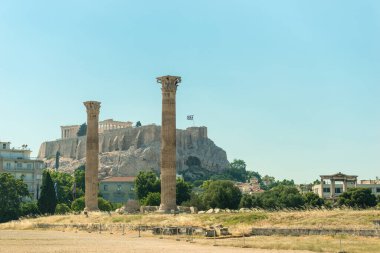 Yunan Olympian Zeus tapınağı, Atina, Yunanistan 'da antik kalıntıları olan manzara