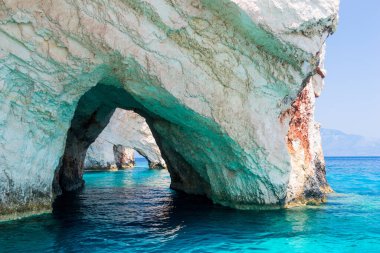 Yunanistan 'ın Zakynthos adasındaki ünlü Mavi Mağaralar 