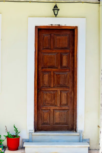 Entrance Brown Wooden Door House Close — Stock Photo, Image