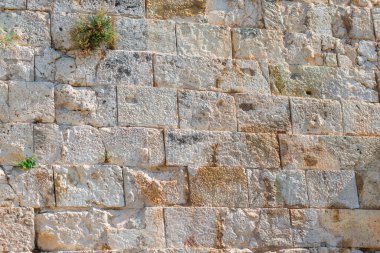 Mermer taş bir duvarın dokusu. Eski kale taşı duvar dokusu arkaplanı