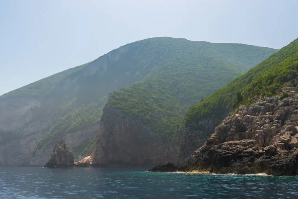 Скелясте Узбережжя Грецького Острова Вид Море Вид Ландшафтну Грецію Човна Стокове Фото