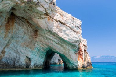 Yunanistan 'ın Zakynthos adasındaki ünlü Mavi Mağaralar 