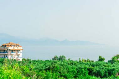 Deniz zemininde çok katlı bir ev, Yunanistan.