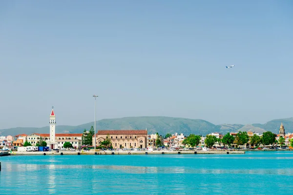 Agios Dionisios Saint Denis 教会と高くそびえる鐘楼 ザキントスの海岸沿いに位置ザキントス町最大の教会 — ストック写真