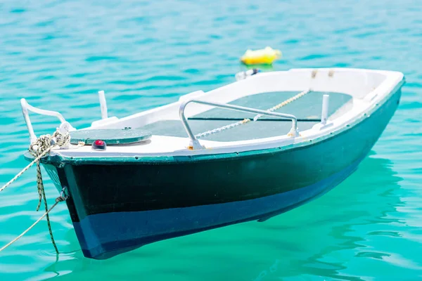 Bateaux Balancent Sur Les Vagues Turquoise Mer Ionienne Grèce Par — Photo