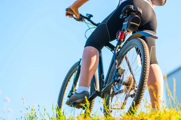 Vélo et pied athlète gros plan — Photo