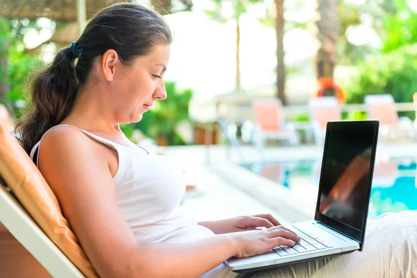 Portrait of a beautiful brunette by the pool — Stock Photo, Image