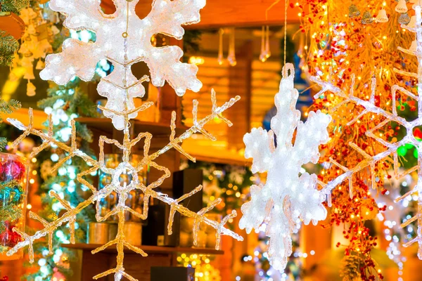 Flocos de neve de vidro bonito para férias de Natal — Fotografia de Stock