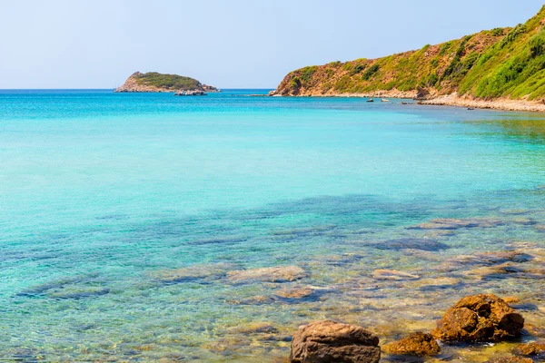 Belle plage panoramique propre mer Égée — Photo